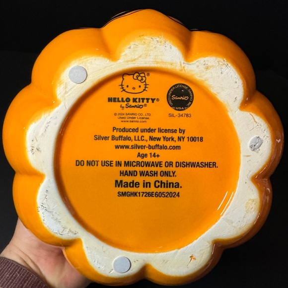 Halloween HELLO KITTY Ceramic PUMPKIN Bow/ Red Eye COOKIE JAR New 2024 - Picture 5 of 6